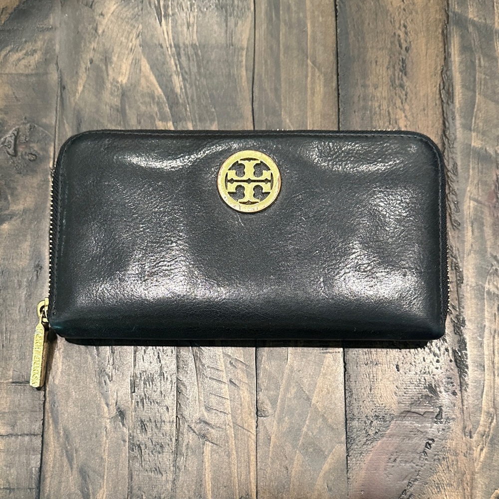 Tory Burch Black Leather Zip Wallet